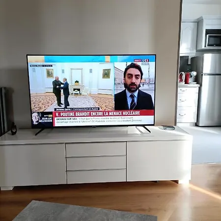 Super 6 Voyageurs Hyper Centre *